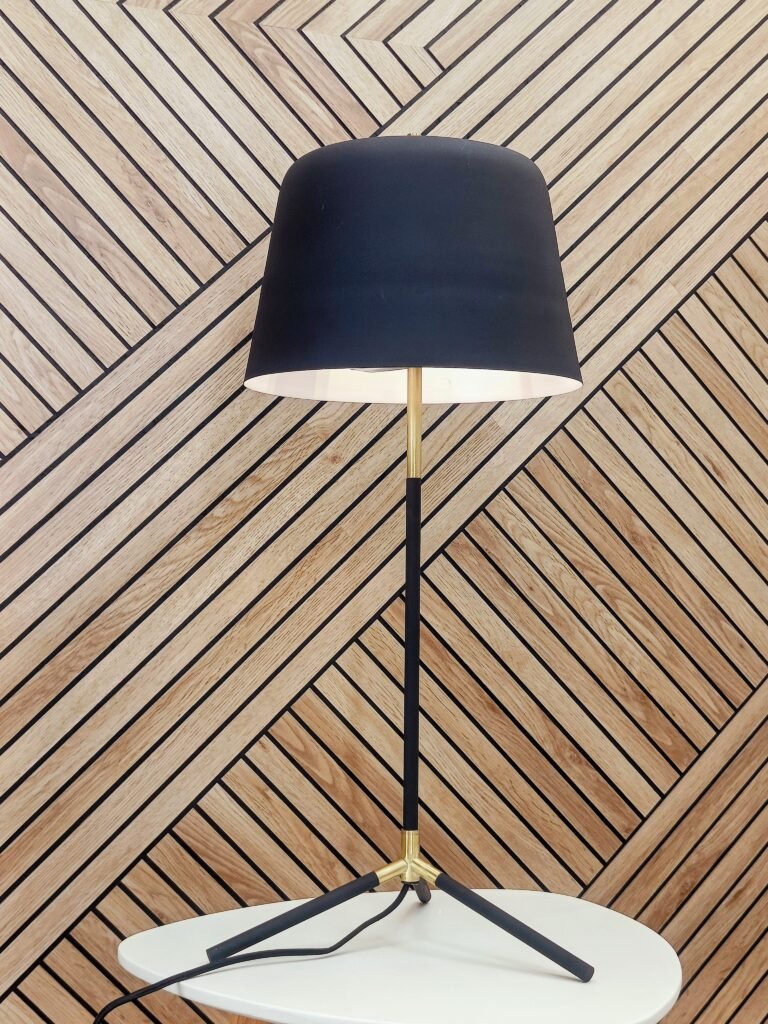 Wikholm Form Table Lamp